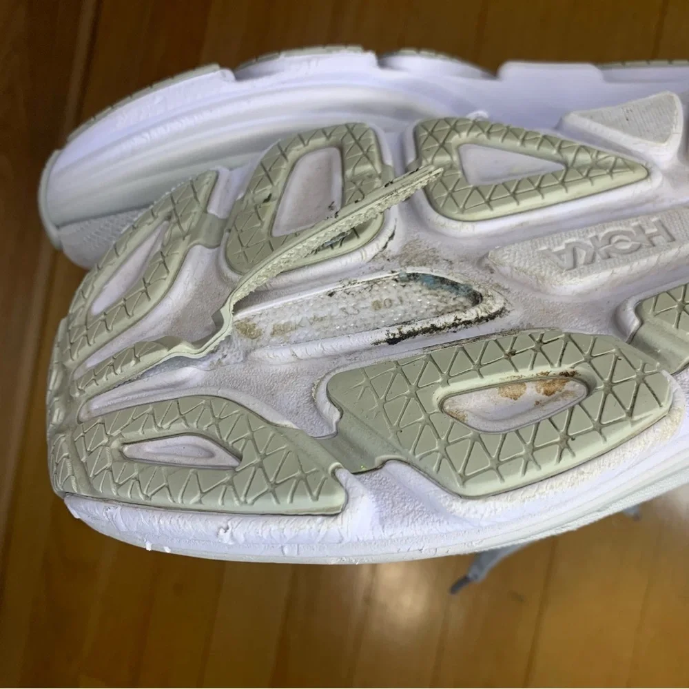 Hoka Bondi 8 Women's Sneakers in Gray - Size 8.5 Wide